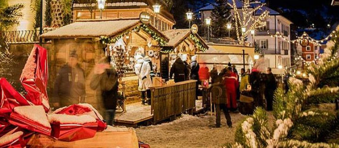 Foto Casa Di Babbo Natale.Allestire Una Casa Di Babbo Natale In Lombardia Vero Babbo Natale